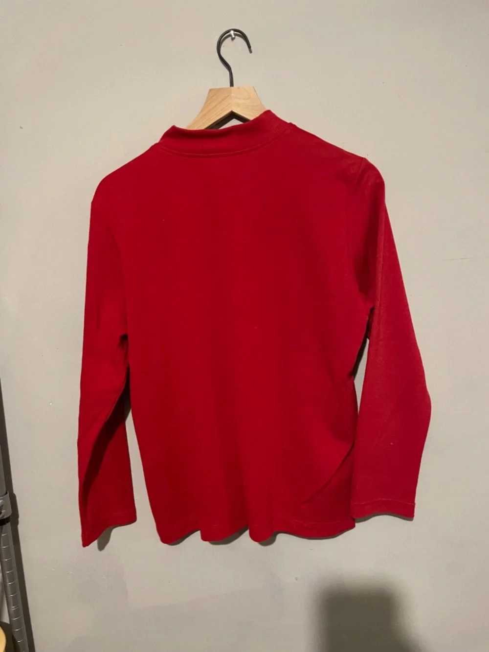 Bonworth women’s  XS red cardigan sweater with beautiful appliqué